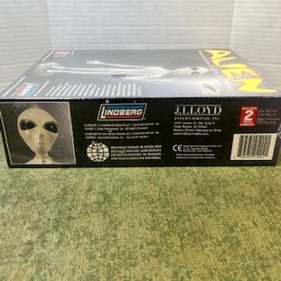 Lindberg Alien Unassembled Plastic Model Kit Skill Level 2 New in Box - Picture 4 of 6